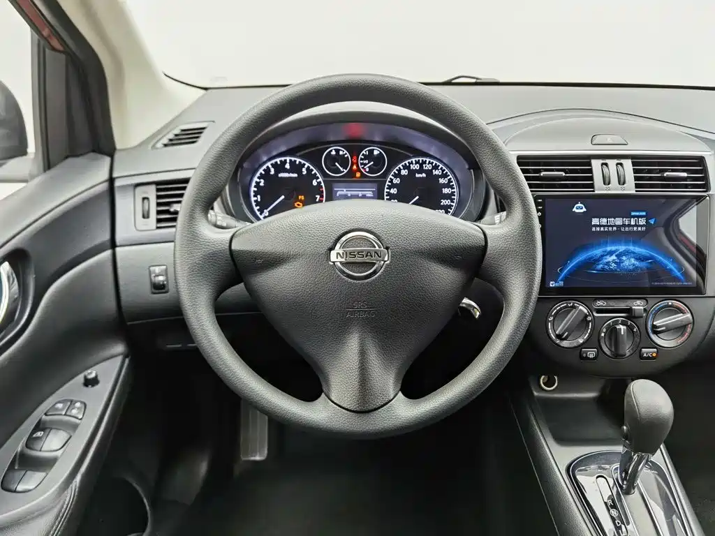 Nissan Tiida — миниатюра 11