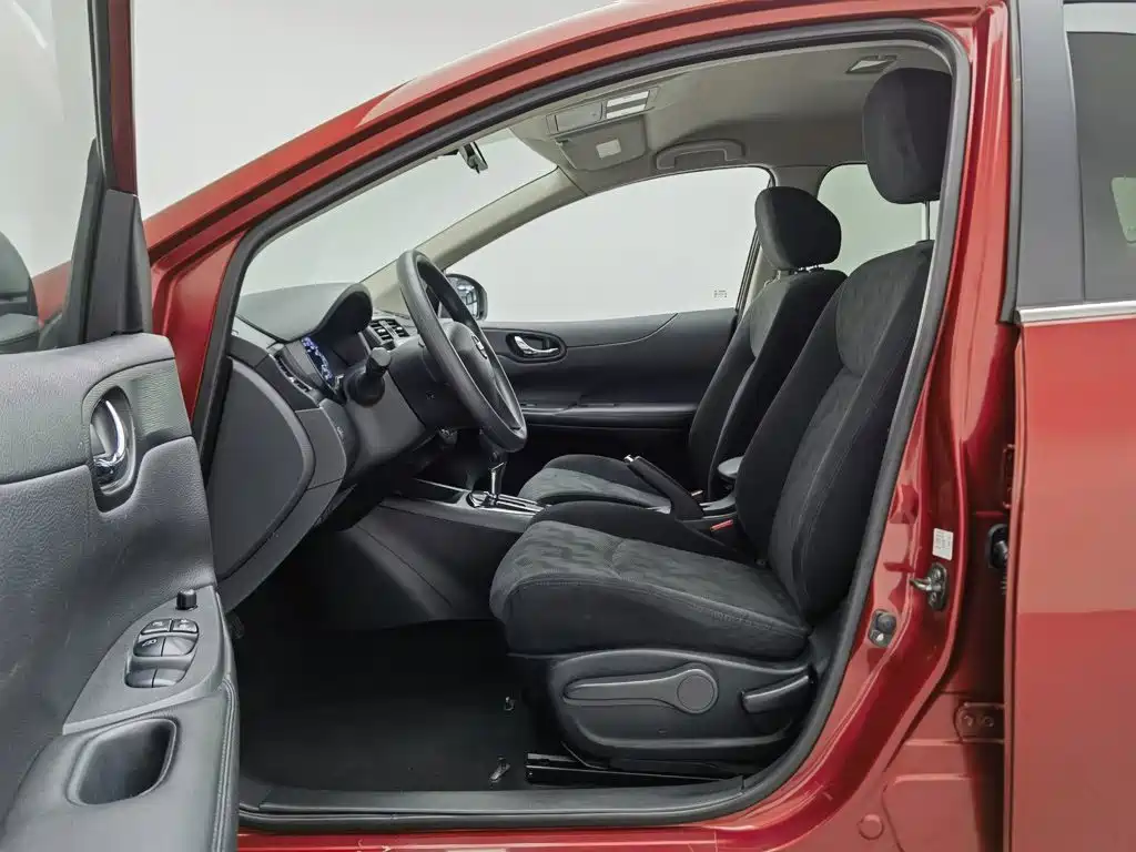 Nissan Tiida — миниатюра 10