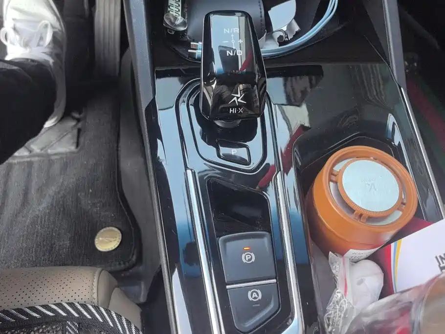 Geely L HiP — миниатюра 16