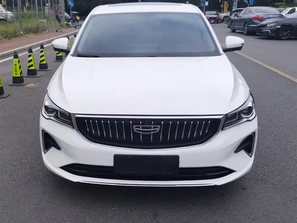 Geely Emgrand 2022 4 1.5L CVT Luxury