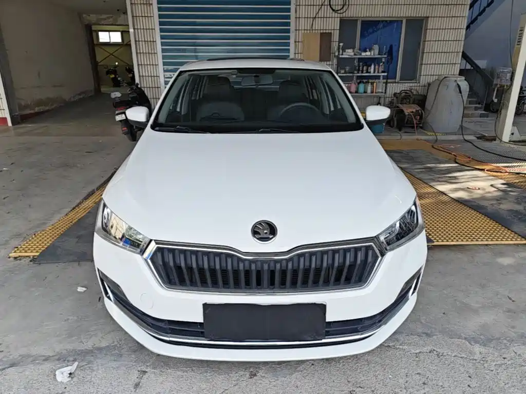 Skoda Rapid Spaceback — миниатюра 3