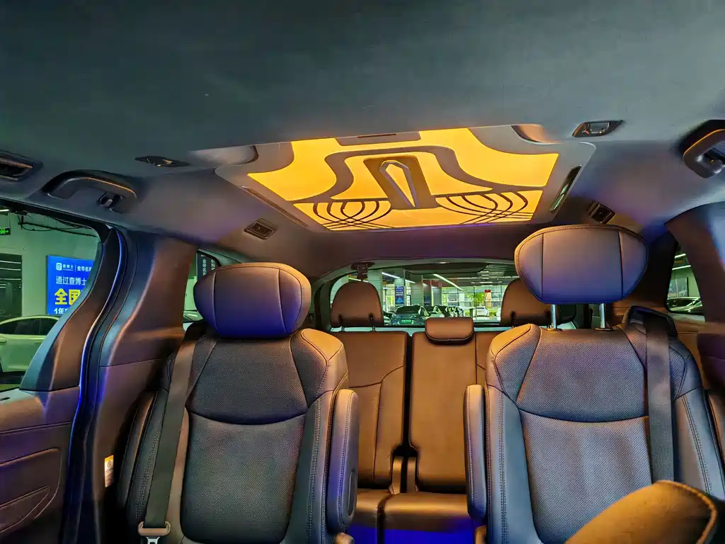 Toyota Sienna — миниатюра 8