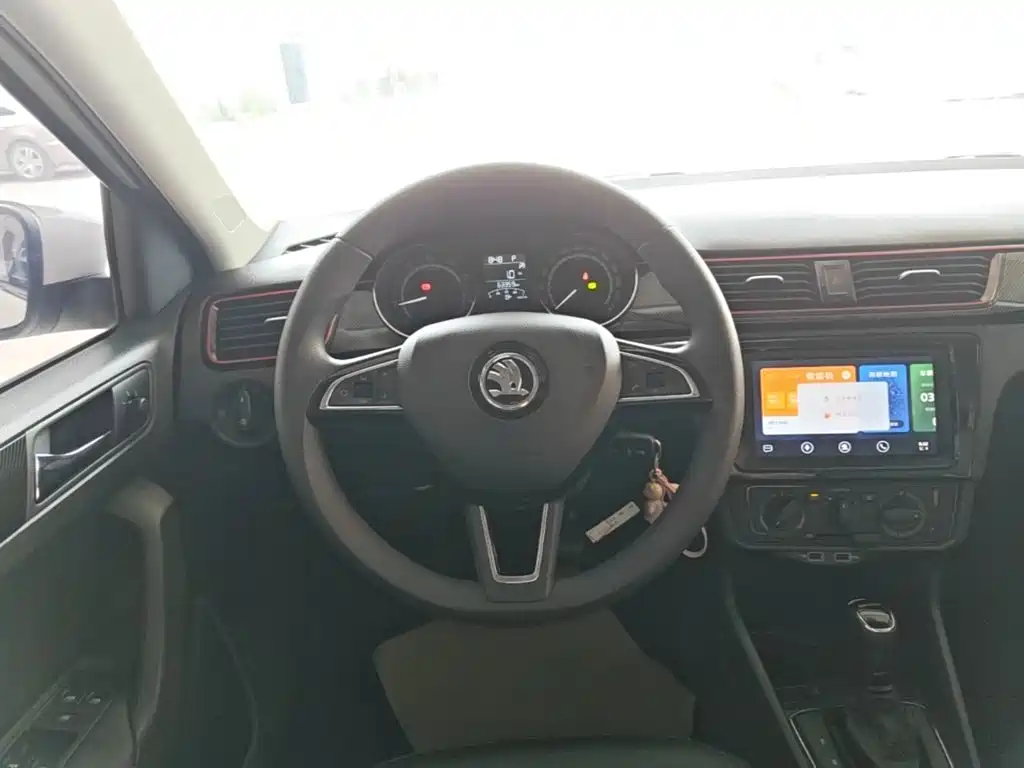 Skoda Rapid Spaceback — миниатюра 11