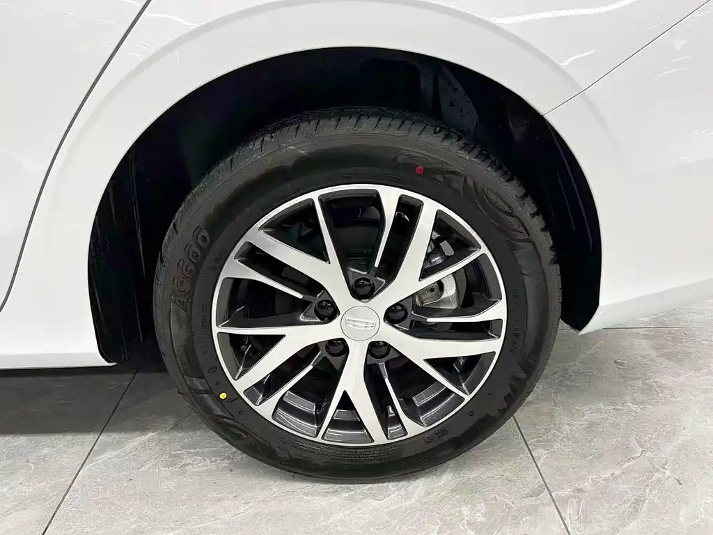 Geely Emgrand — миниатюра 20