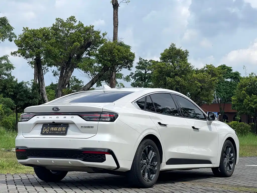 Заказать Ford Mondeo 2026 года за 3 915 661 ₽  из Китая