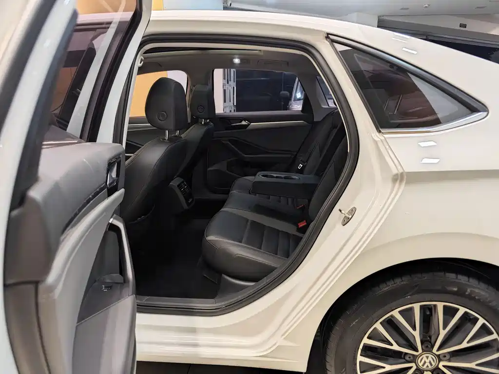 Volkswagen Sagitar — миниатюра 21