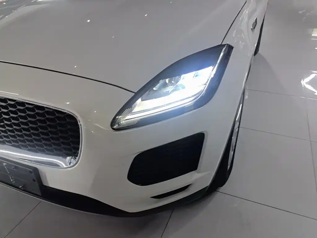 Jaguar E-PACE — миниатюра 24