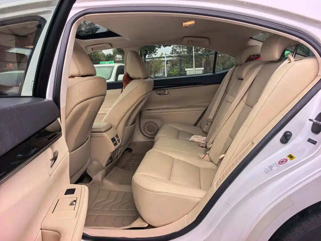 Lexus ES — миниатюра 9