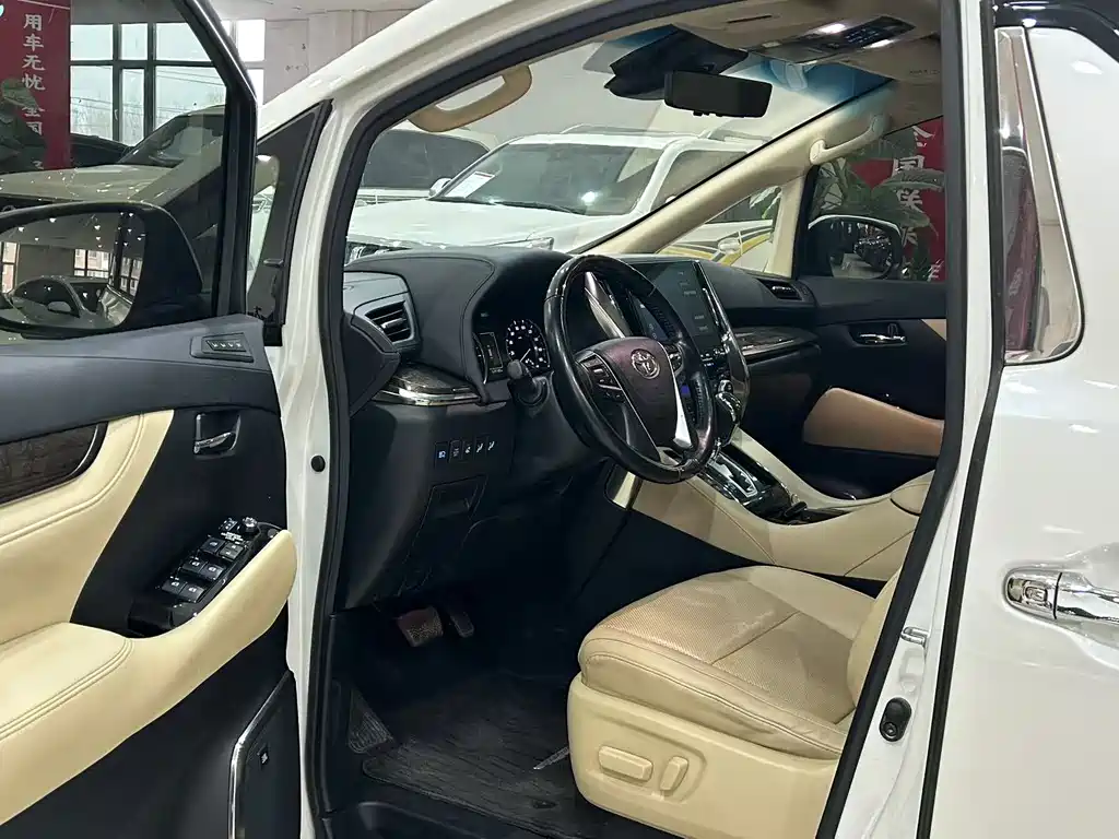 Toyota Vellfire 2021 2.5L HV Luxury