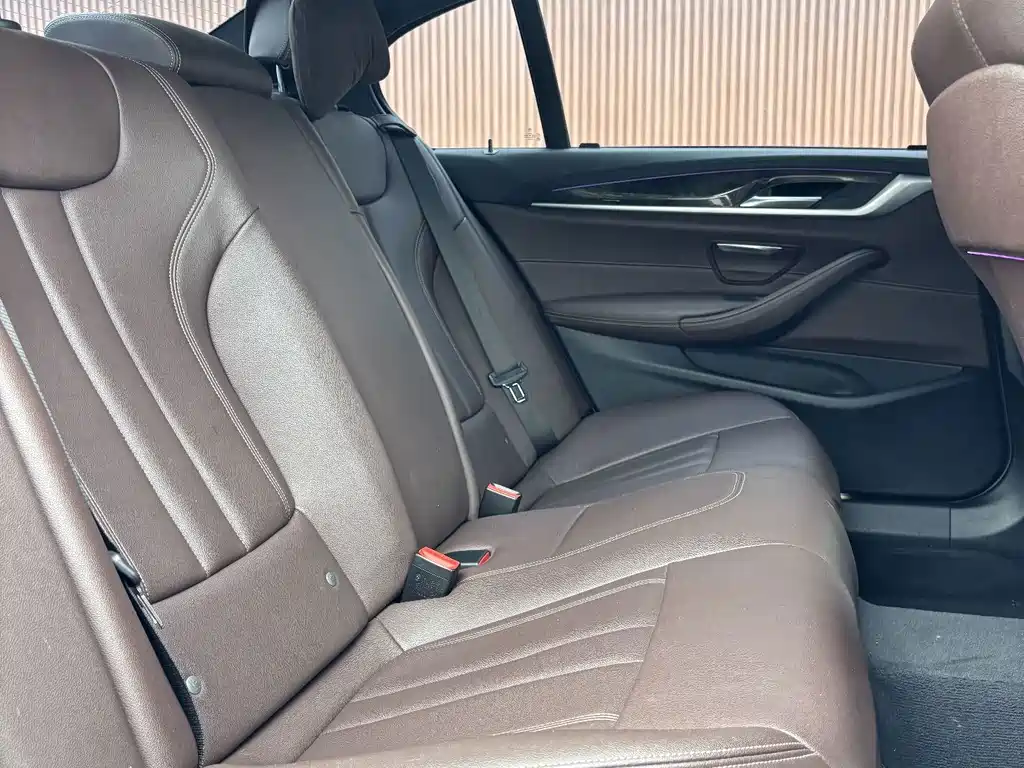 BMW 5 Series — миниатюра 16