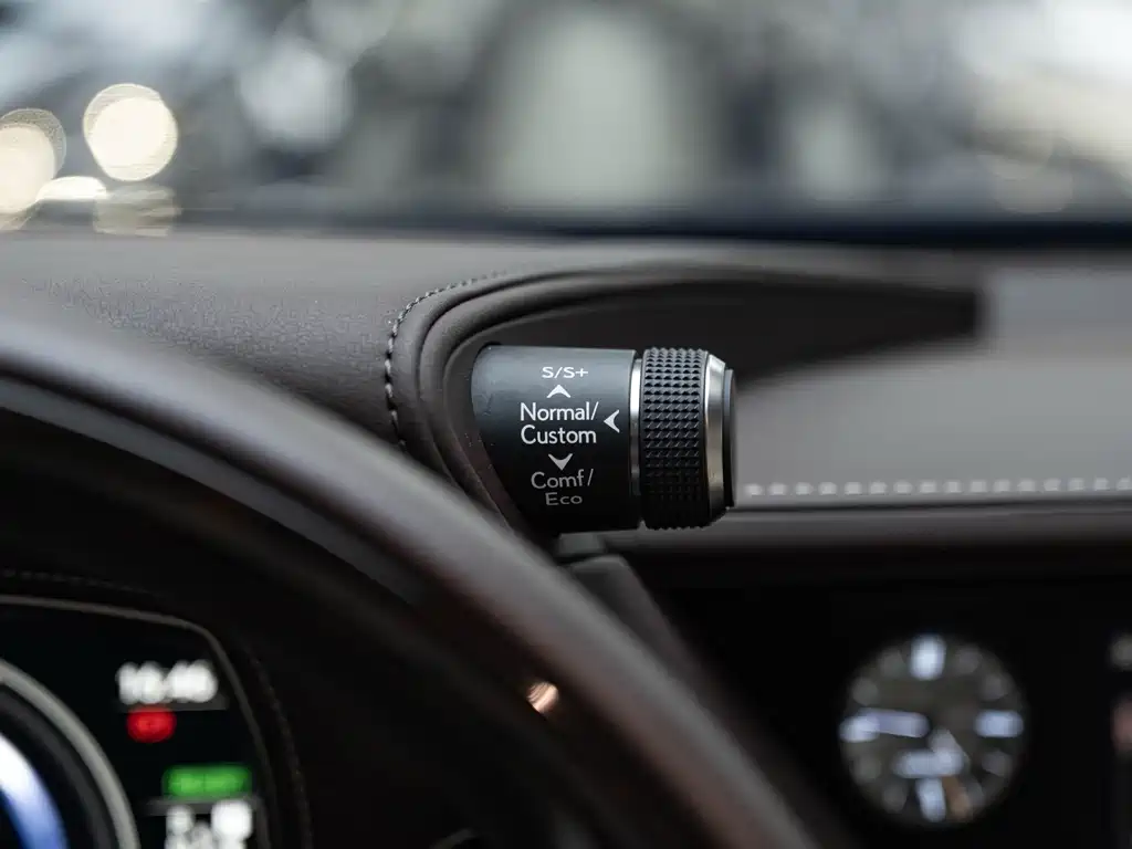 Lexus LS — миниатюра 22