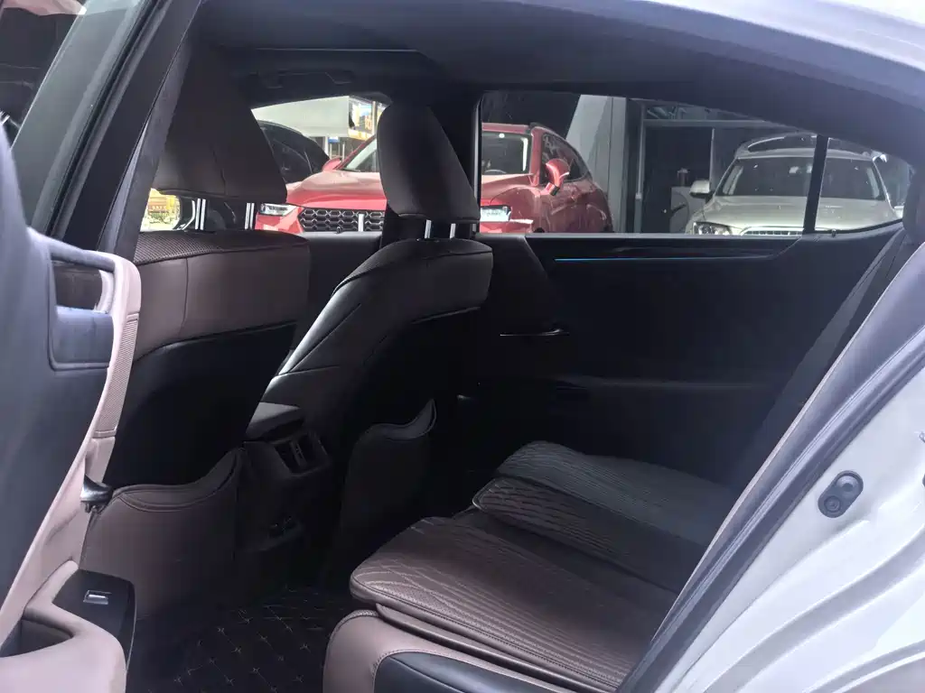 Lexus ES — миниатюра 6