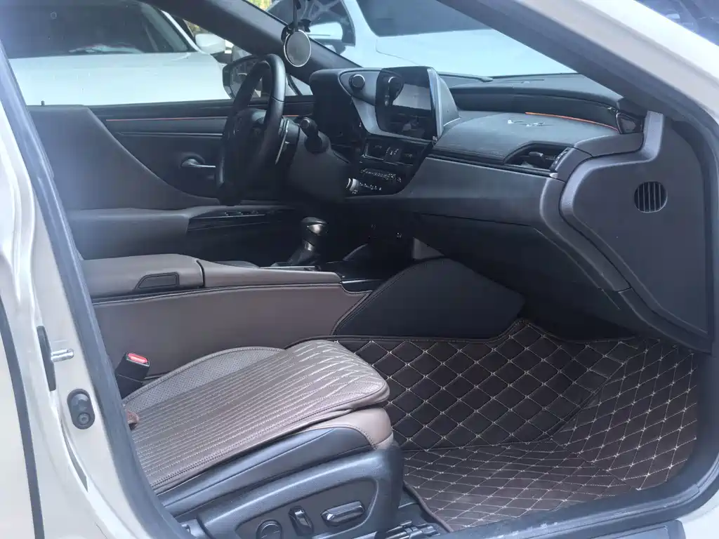 Lexus ES — миниатюра 12