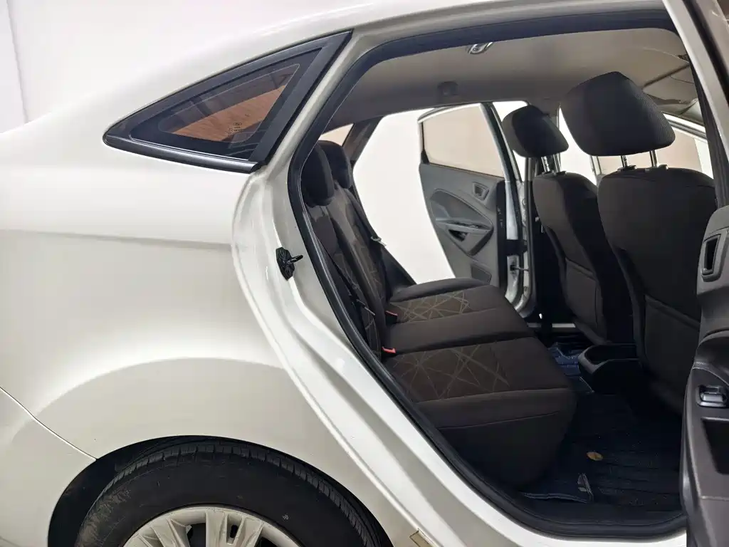 Ford Fiesta — миниатюра 15