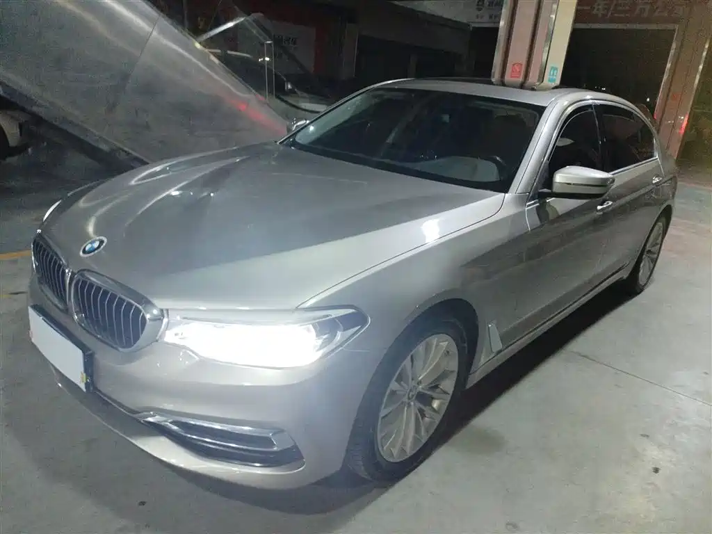BMW 5 SERIES
