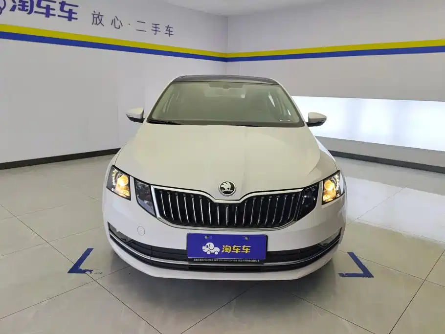 Skoda Octavia 2019 1.5L AT Luxury V