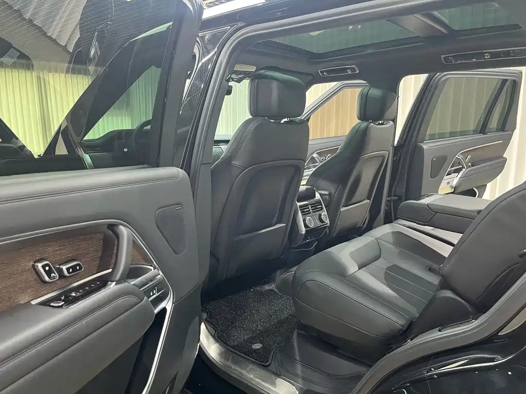 Land Rover Range Rover 2023 3.0 L6 400PS мест Long Wheelbase