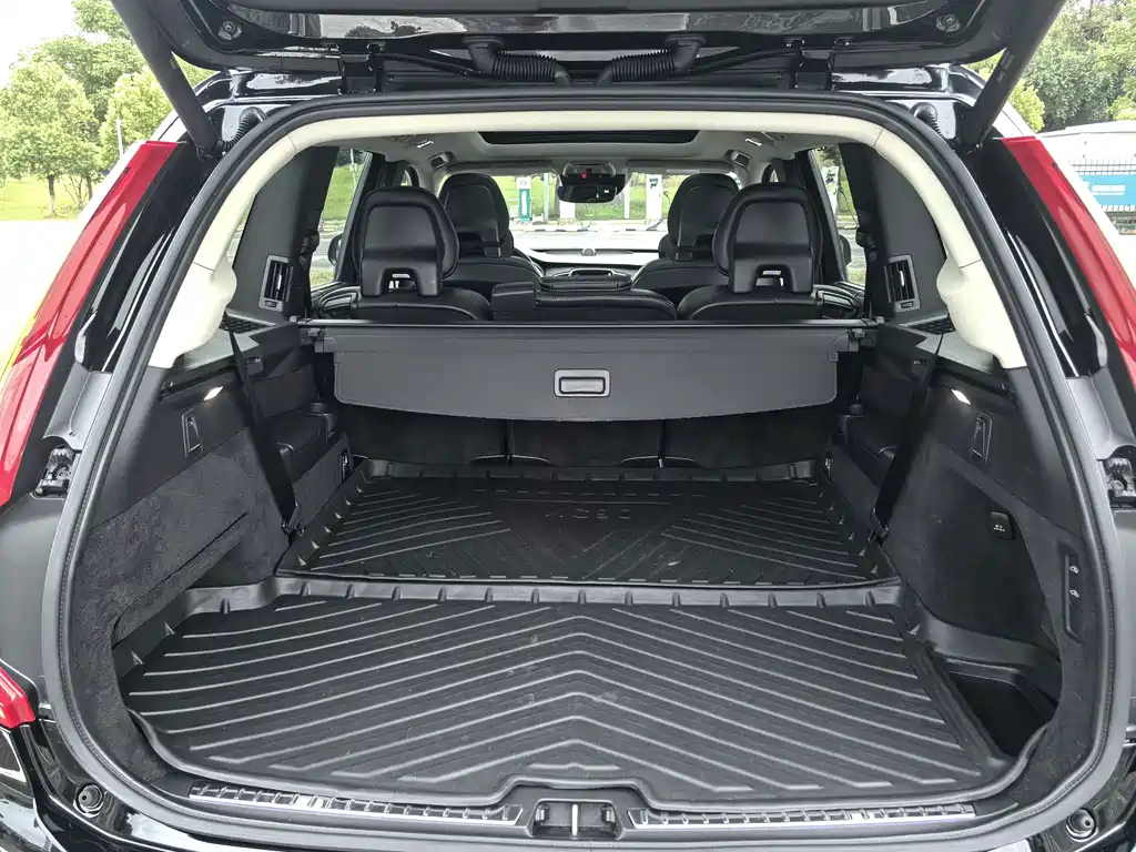 Volvo XC90 — миниатюра 22