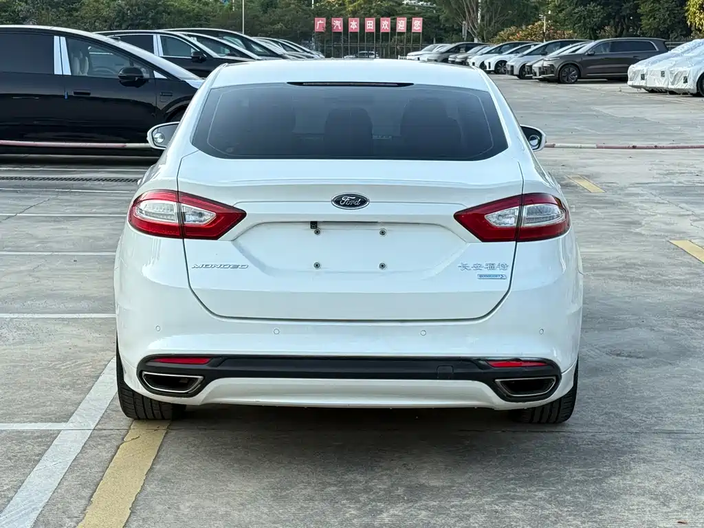 Ford Mondeo — миниатюра 6
