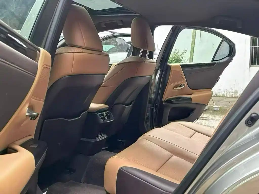 Lexus ES — миниатюра 4