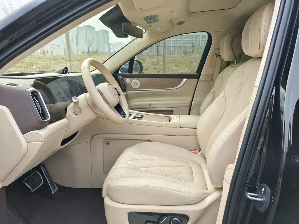 AITO ASK THE WORLD M9