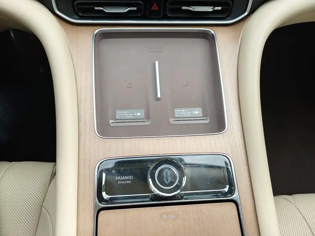 AITO ASK THE WORLD M9