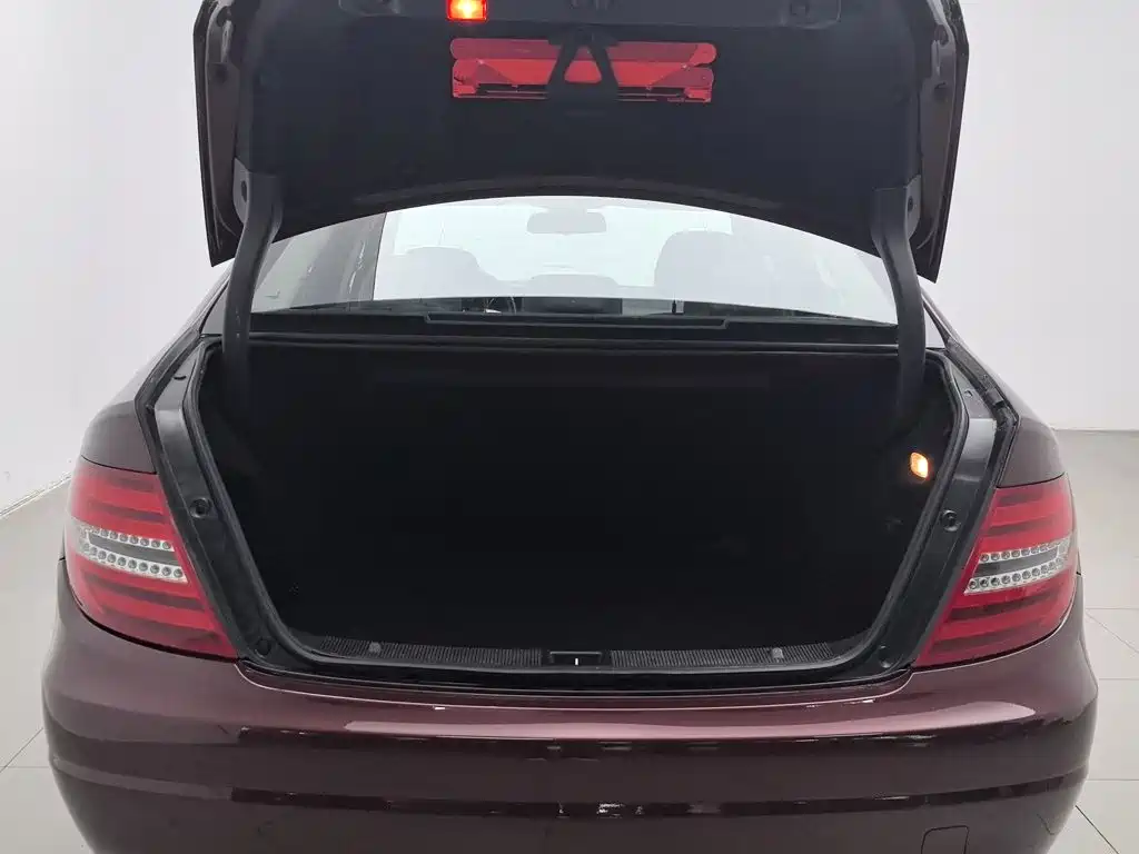 Mercedes-Benz C-Class — миниатюра 16