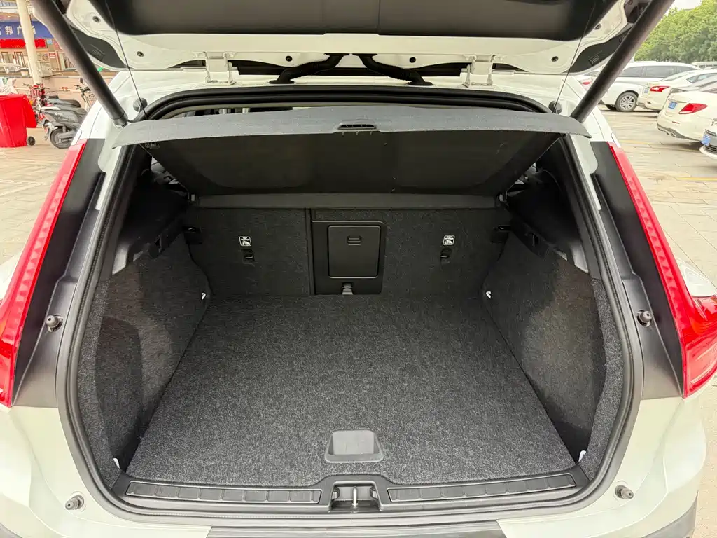 Volvo XC40 — миниатюра 12
