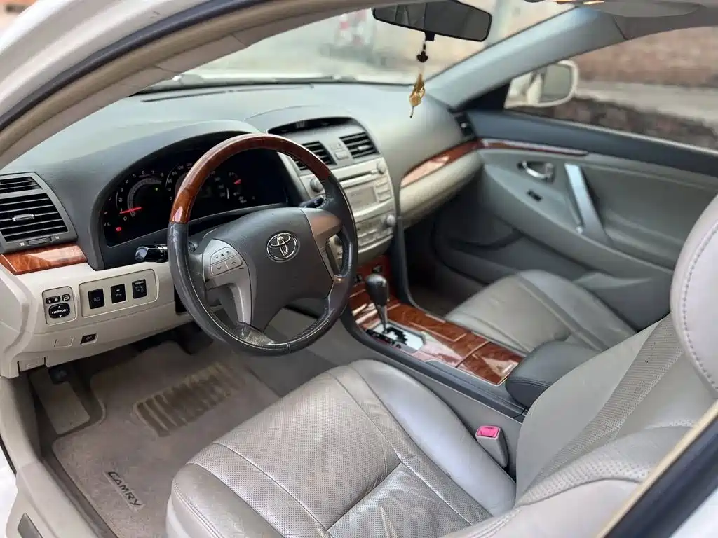 Toyota Camry — миниатюра 8