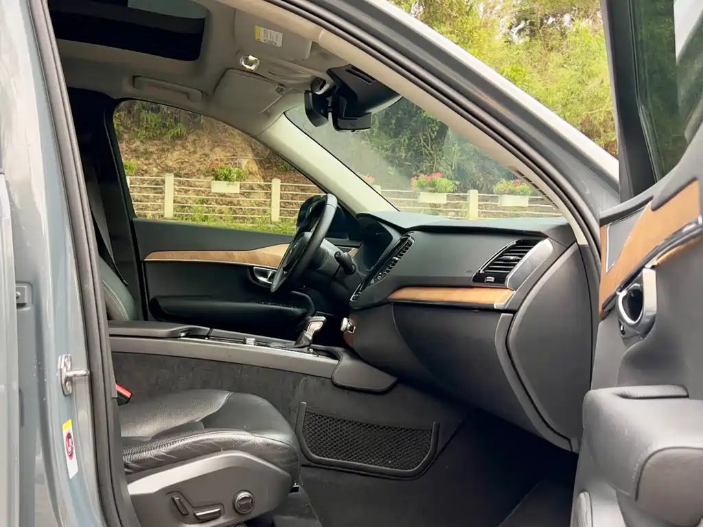 Volvo XC90 2020 T6 Luxury 7 мест
