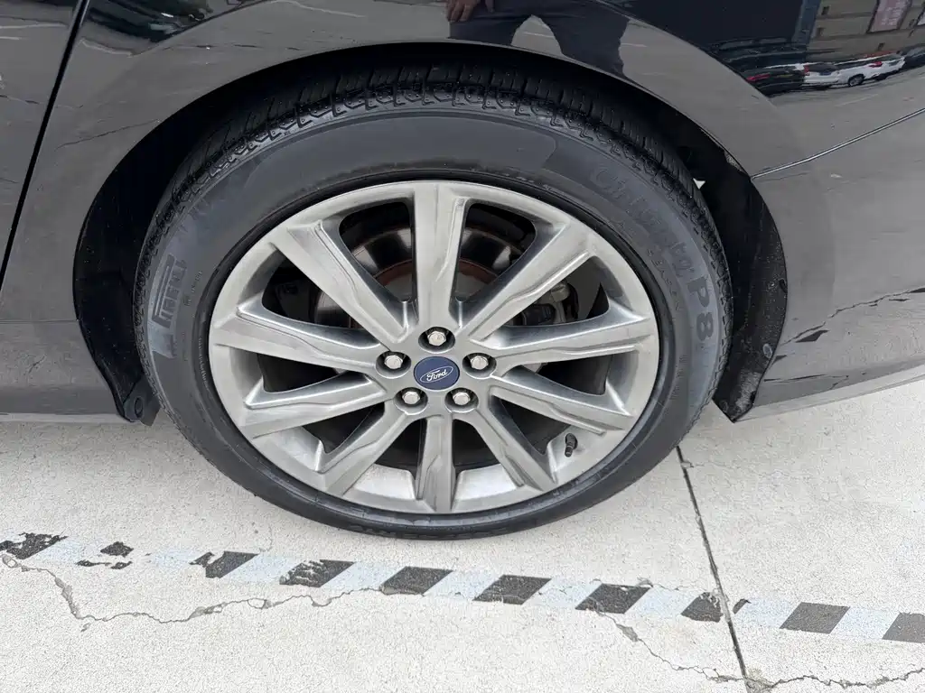 Ford Taurus — миниатюра 11