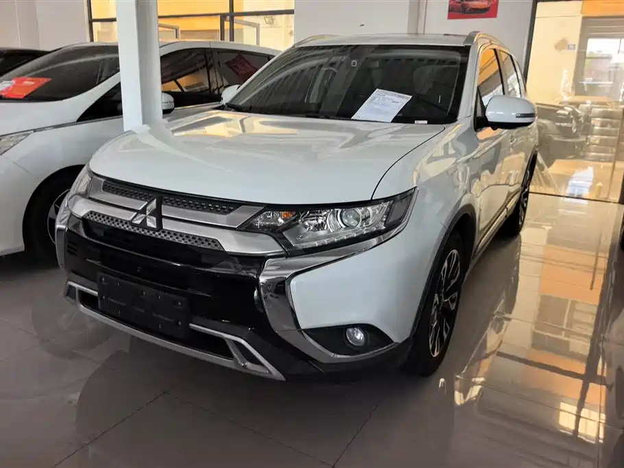 Mitsubishi Outlander 2020