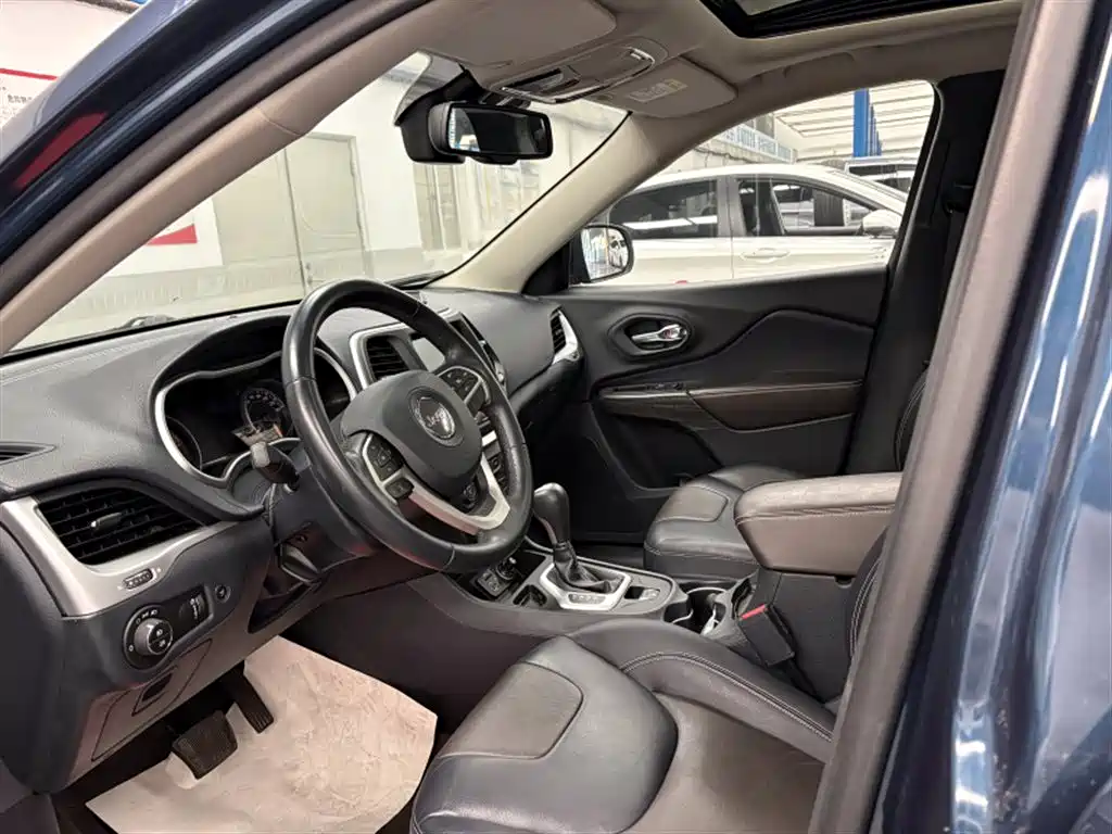 Jeep Cherokee — миниатюра 6