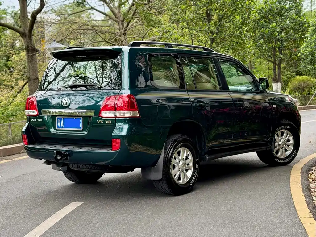 Toyota Land Cruiser 2010 4.0L AT VX