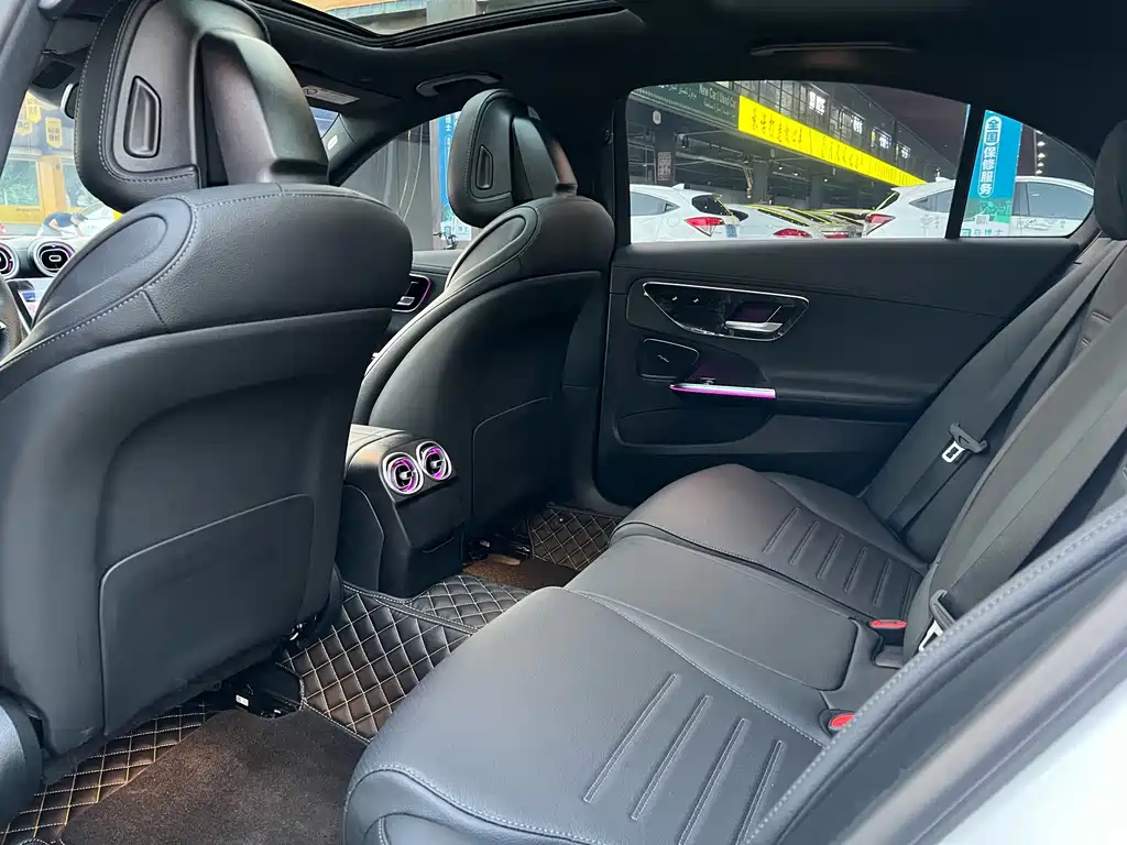 Mercedes-Benz C-Class — миниатюра 13