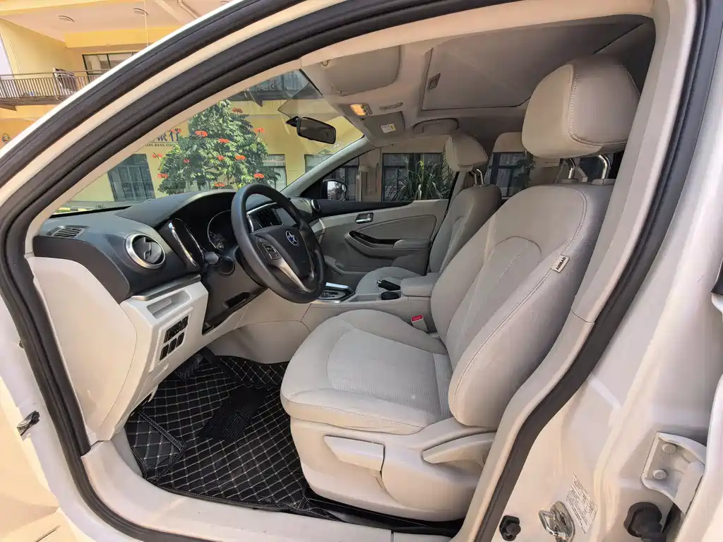 Venucia T70 2.0L CVT Wise Fun Edition, фото 4