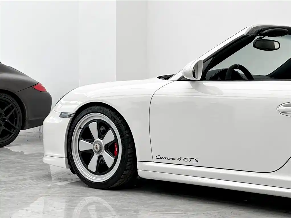 Porsche 911 2011 Carrera 4 GTS 3.8L