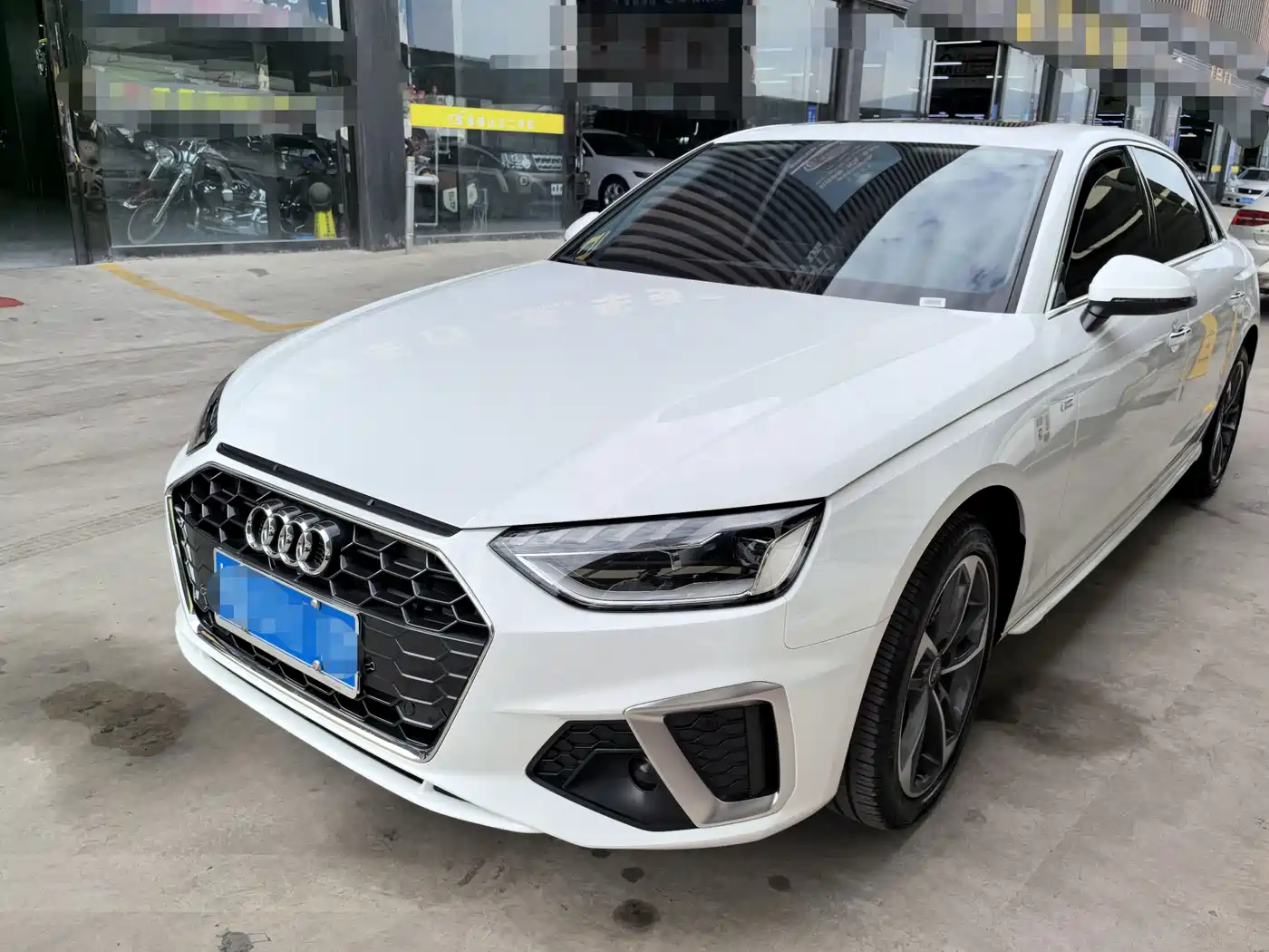 奥迪A4L 2025款 200万辆悦享版 40 TFSI 时尚动感型 2025