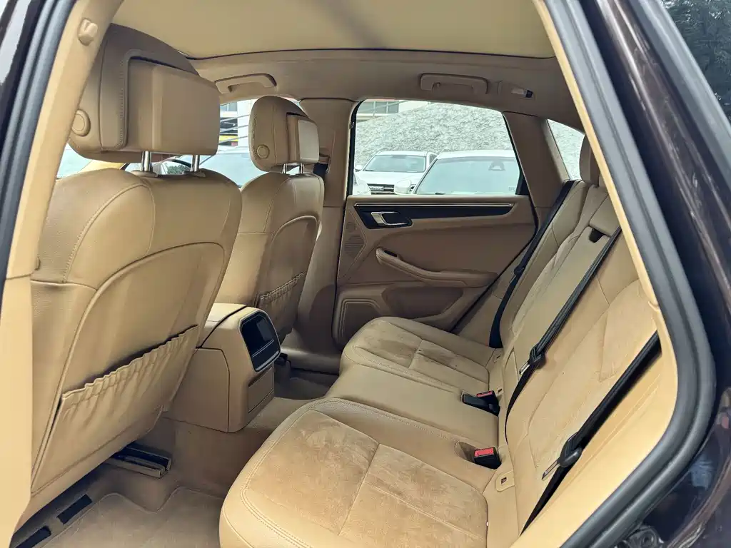 Porsche Macan — миниатюра 10