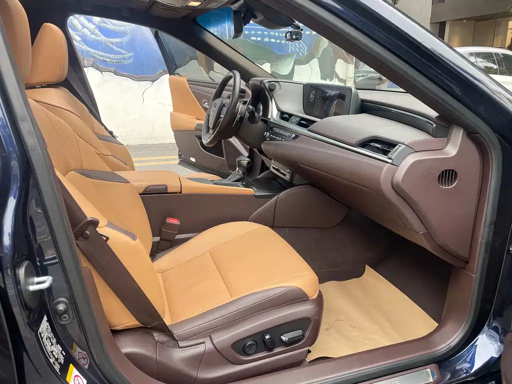 Lexus ES 2018 200 V