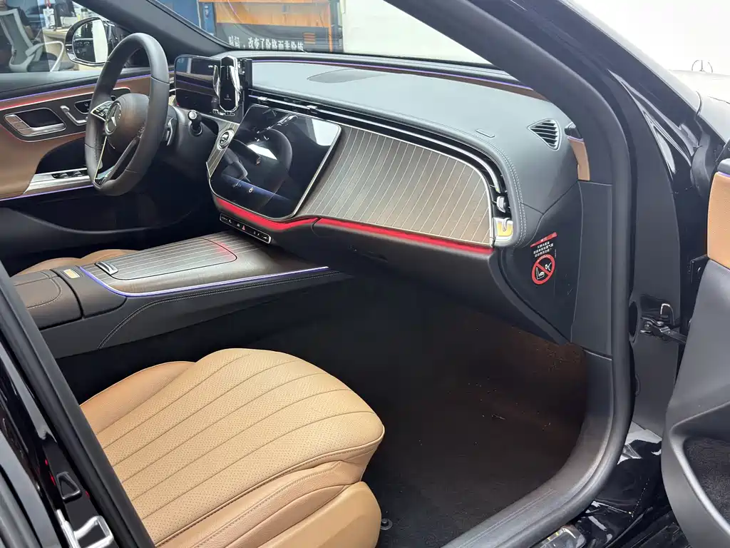 Mercedes-Benz E-Class — миниатюра 17
