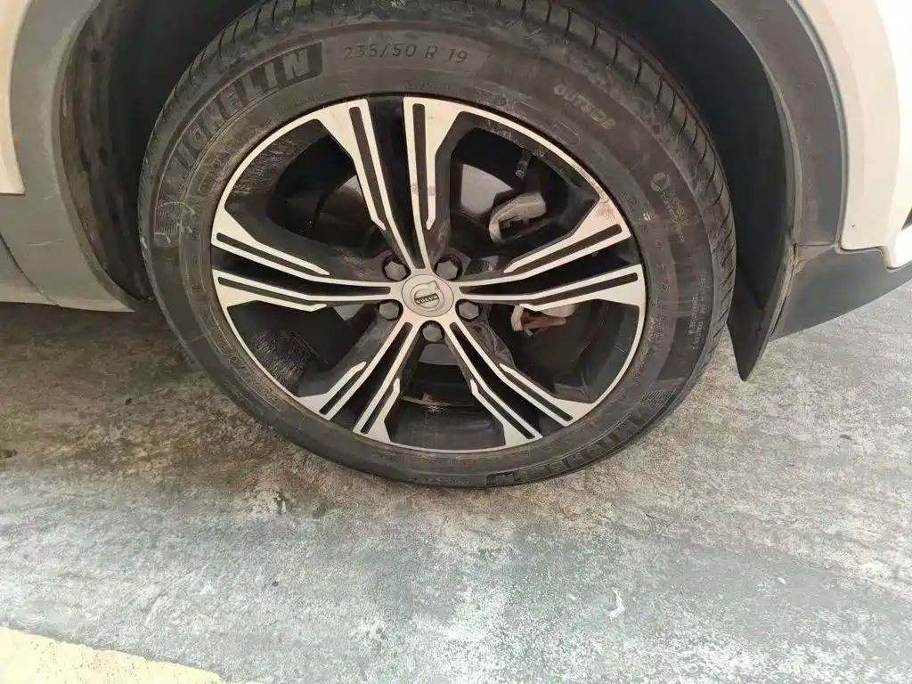 Volvo XC40 — миниатюра 8