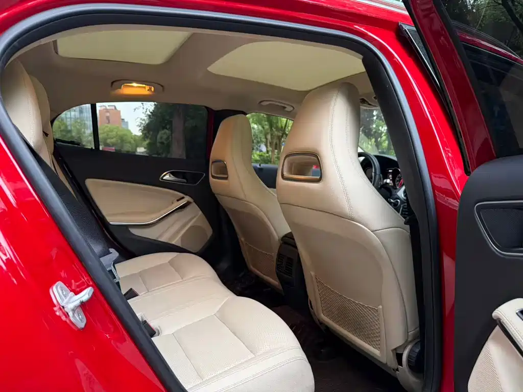 Mercedes-Benz GLA 2015 GLA 220 4MATIC Fashion