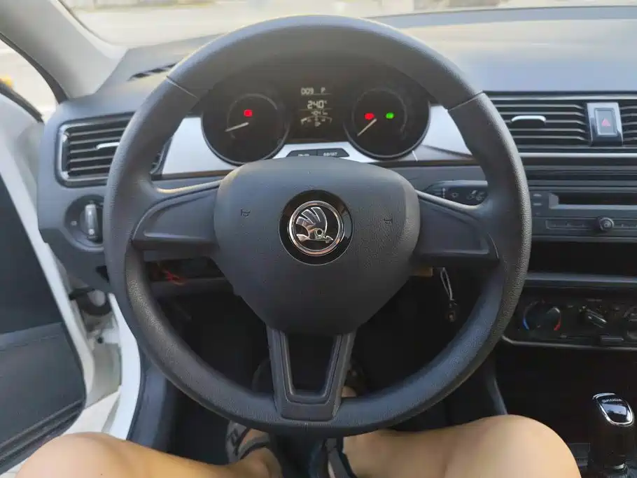 Skoda Rapid — миниатюра 15