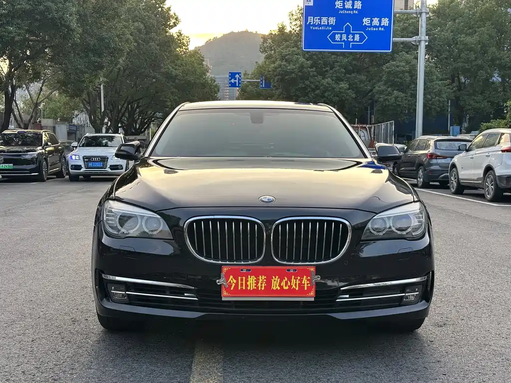 BMW 7 Series — миниатюра 2
