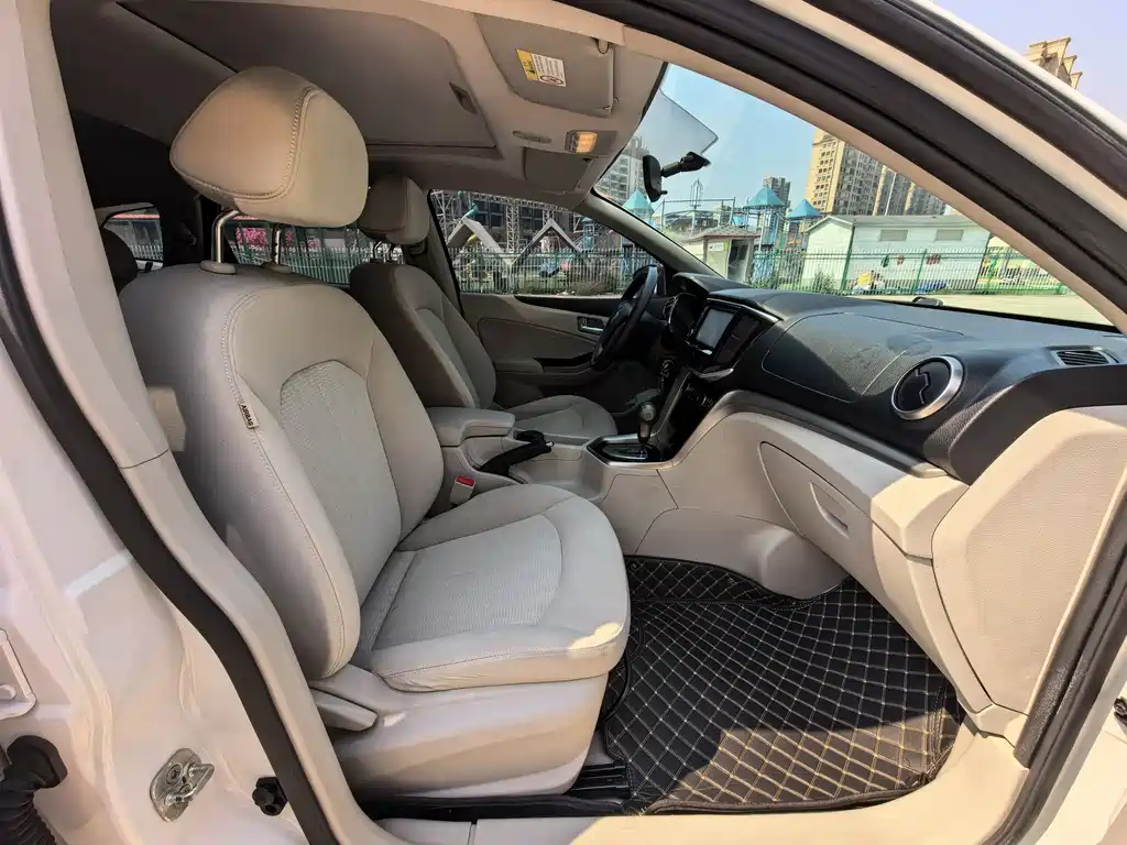 Venucia T70 2.0L CVT Wise Fun Edition, фото 7