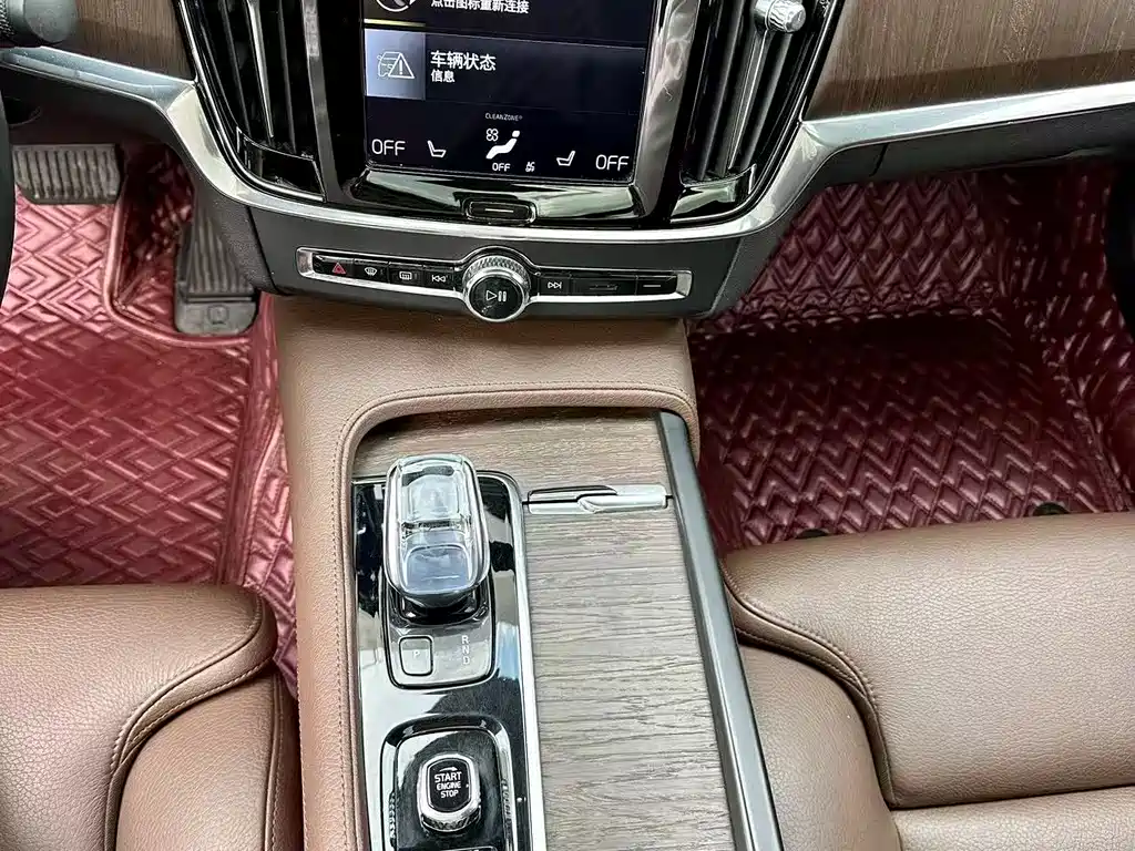 VOLVO S90