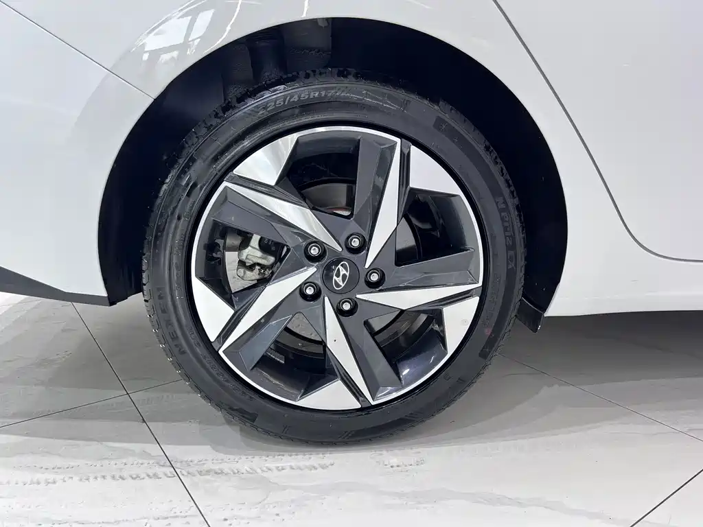 Hyundai Elantra — миниатюра 19