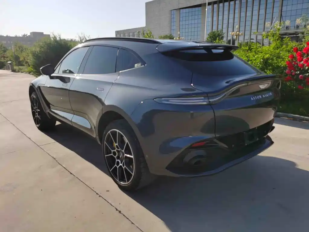 Aston Martin DBX 2021 4.0T V8