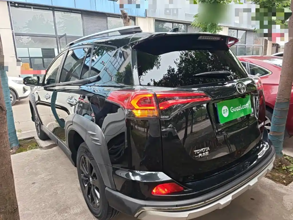 Toyota RAV4 — миниатюра 5
